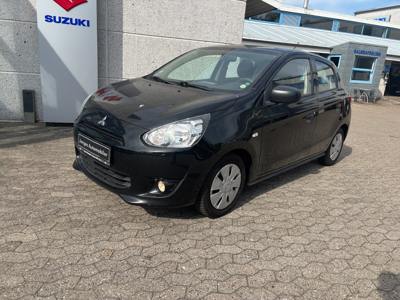 Sort Mitsubishi Space Star fra 2015