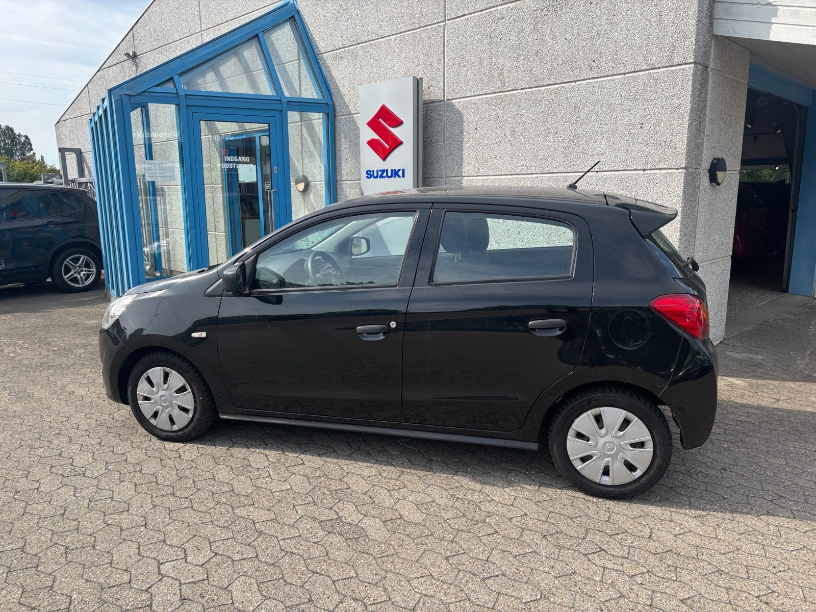 Sort Mitsubishi Space Star fra 2015