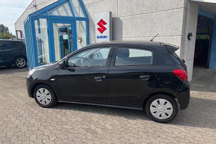 Sort Mitsubishi Space Star fra 2015