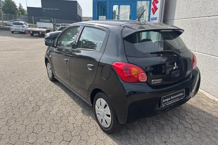 Sort Mitsubishi Space Star fra 2015