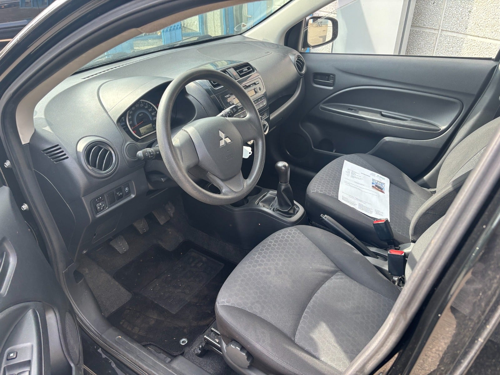 Sort Mitsubishi Space Star fra 2015