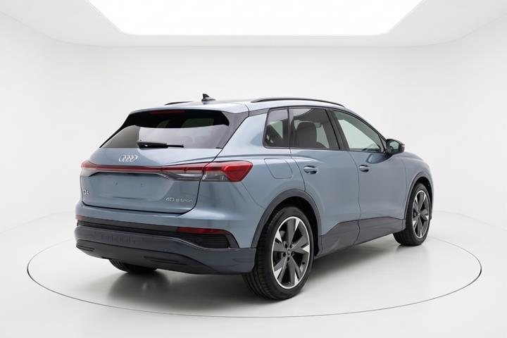 Blå Audi Q4 e-tron fra 2022