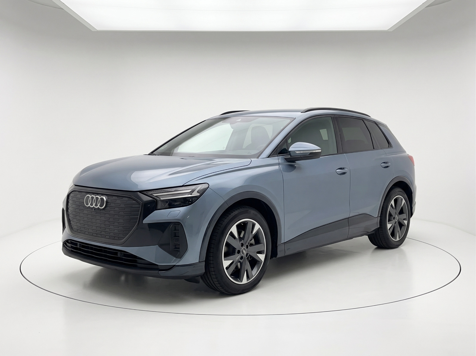 Blå Audi Q4 e-tron fra 2022