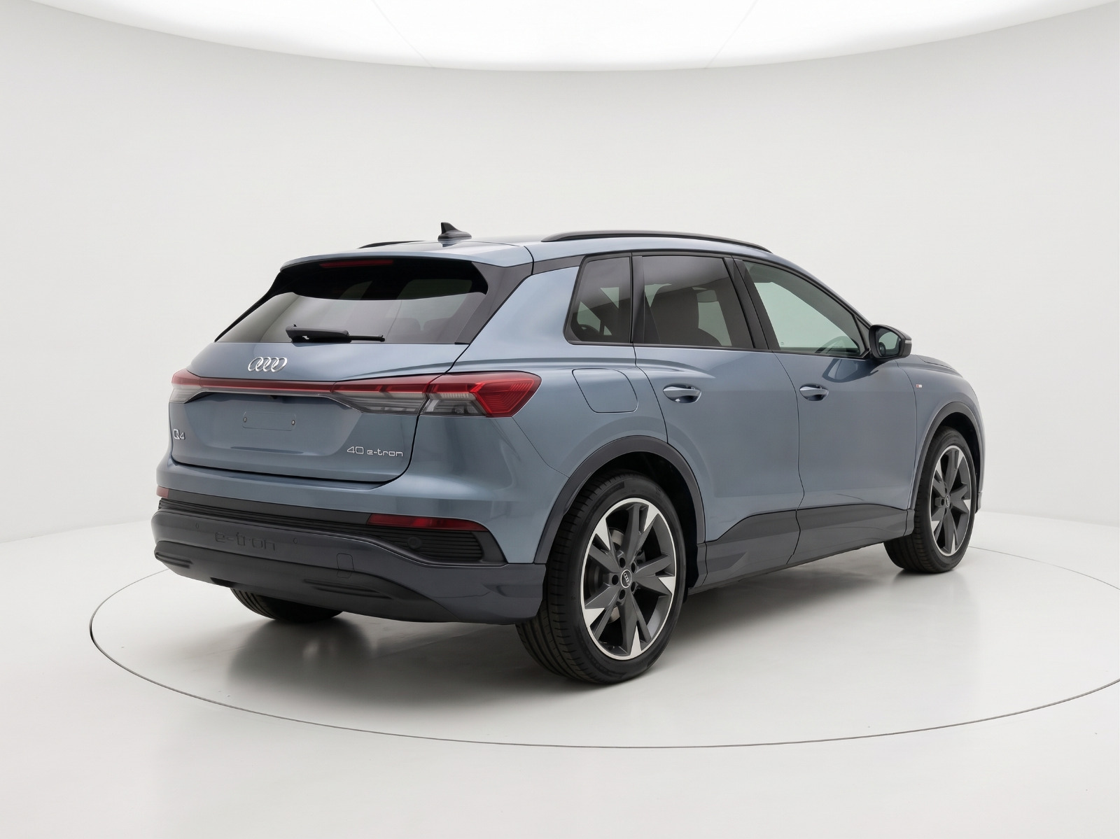 Blå Audi Q4 e-tron fra 2022