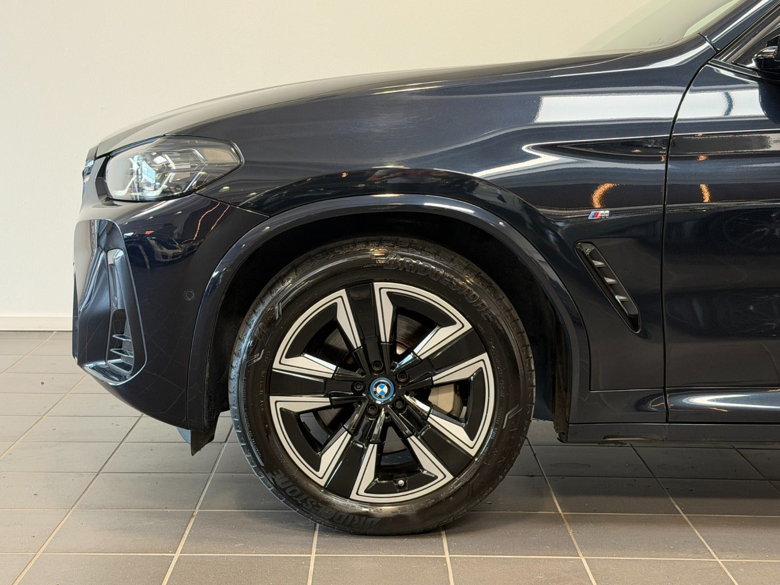 Sort BMW iX3 fra 2023
