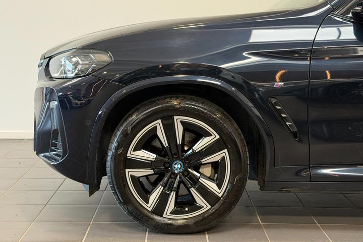 Sort BMW iX3 fra 2023