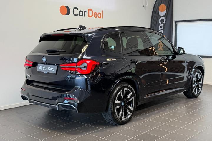 Sort BMW iX3 fra 2023