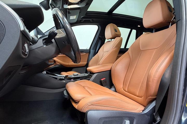 Sort BMW iX3 fra 2023