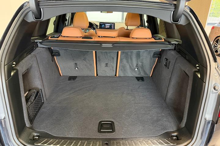 Sort BMW iX3 fra 2023