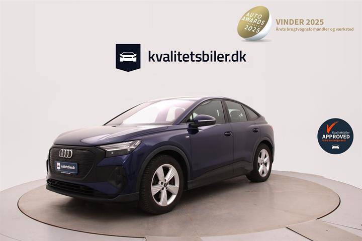 Blå Audi Q4 fra 2024