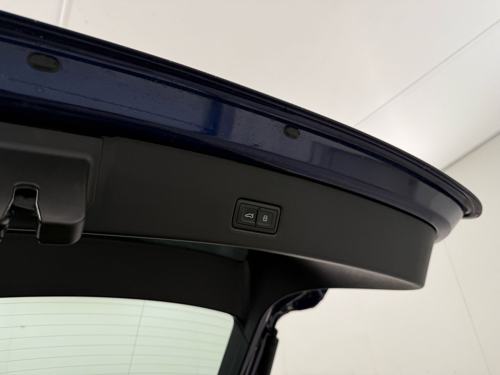 Blå Audi Q4 fra 2024