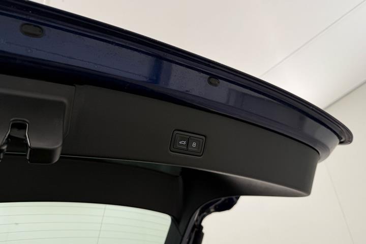 Blå Audi Q4 fra 2024