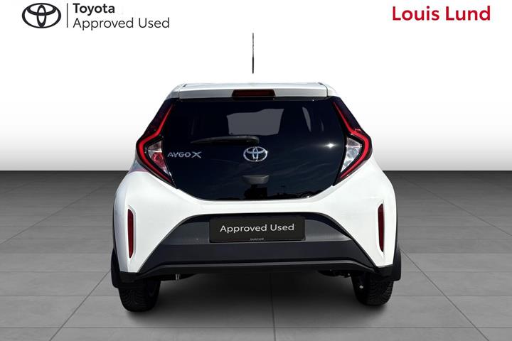 Hvid Toyota Aygo X fra 2023