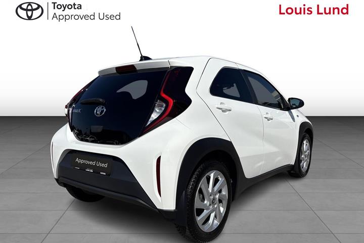 Hvid Toyota Aygo X fra 2023