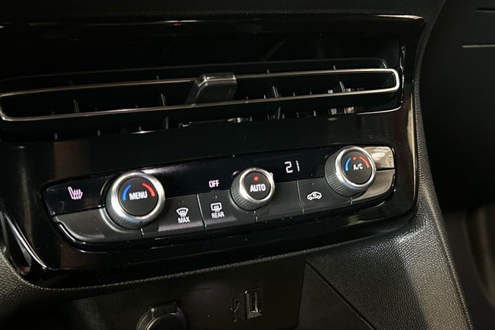 Rød Opel Mokka-e fra 2022