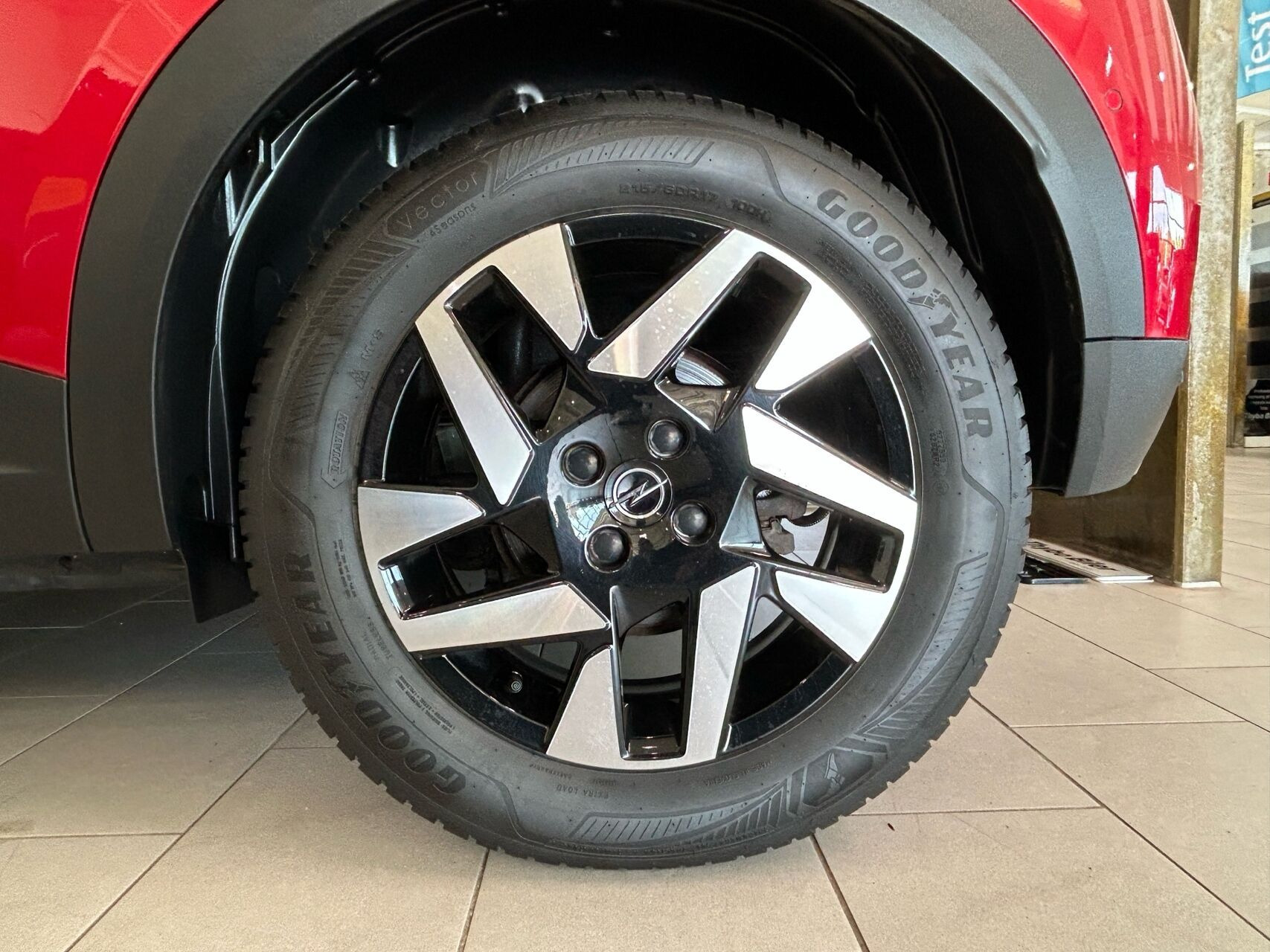 Rød Opel Mokka-e fra 2022