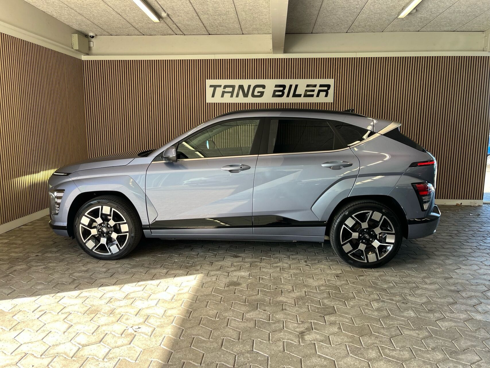 Blå Hyundai Kona fra 2024