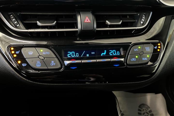 Rød Toyota C-HR fra 2018