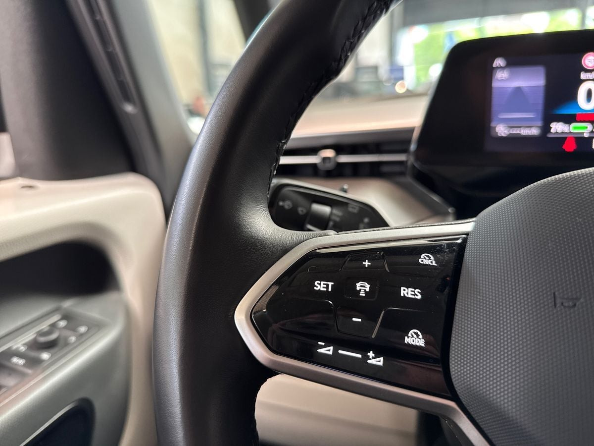 Beige VW ID.Buzz fra 2025