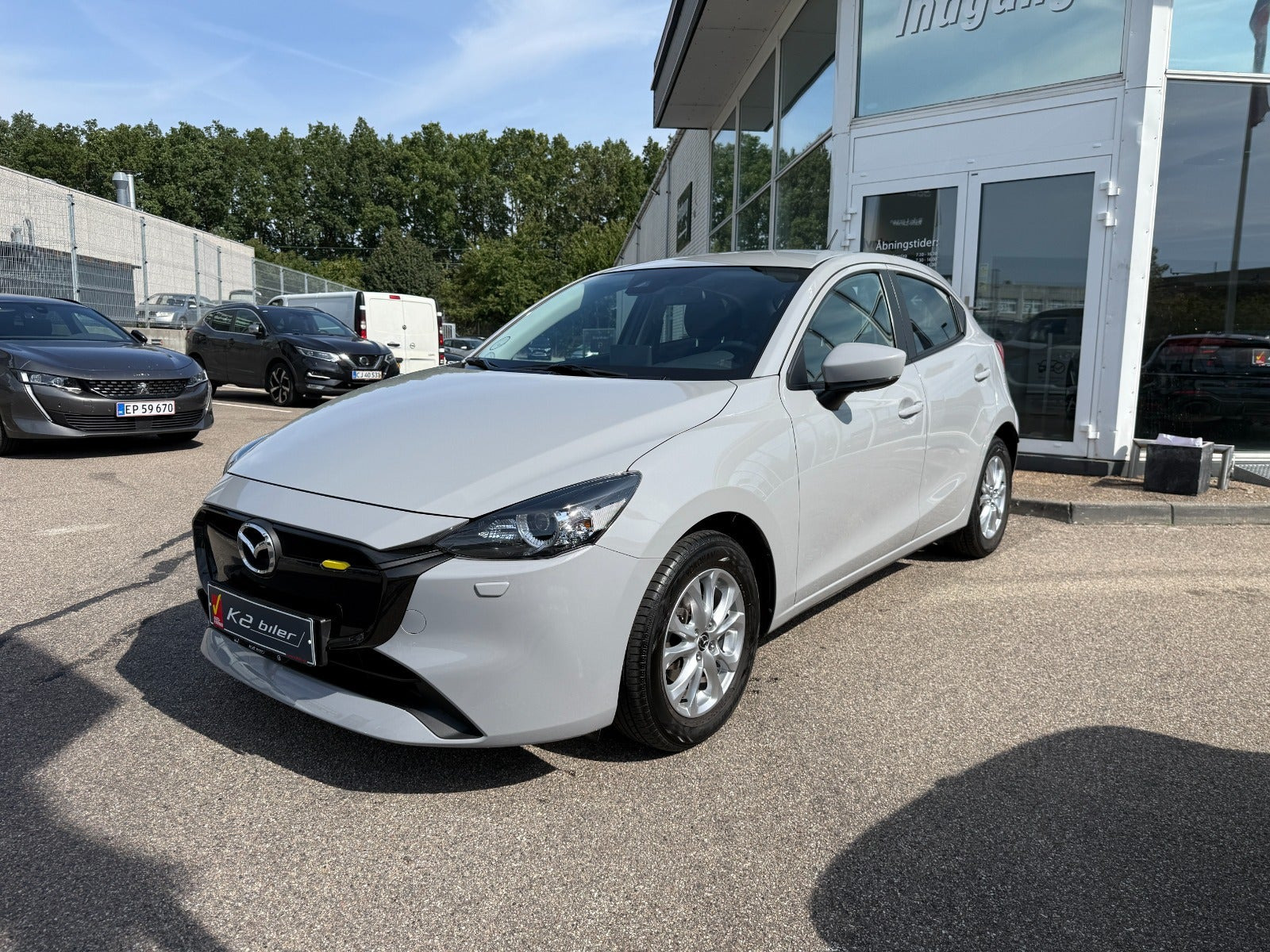 Grå Mazda 2 fra 2023