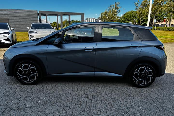 Grå BYD Dolphin fra 2024