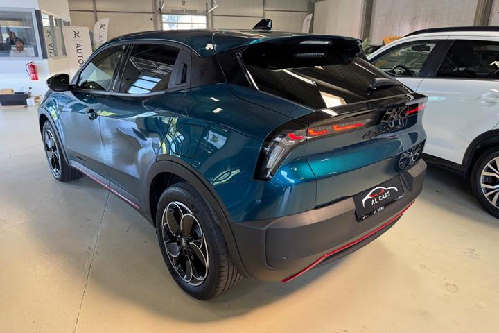 Blå Alfa Romeo Junior fra 2025