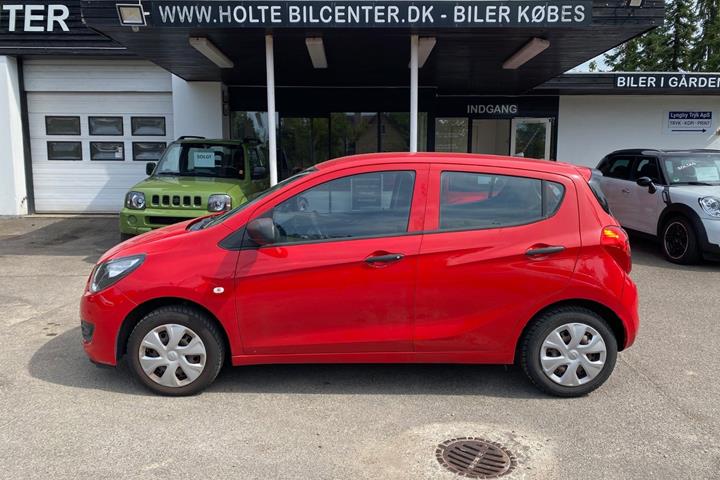 Rød Opel Karl fra 2016