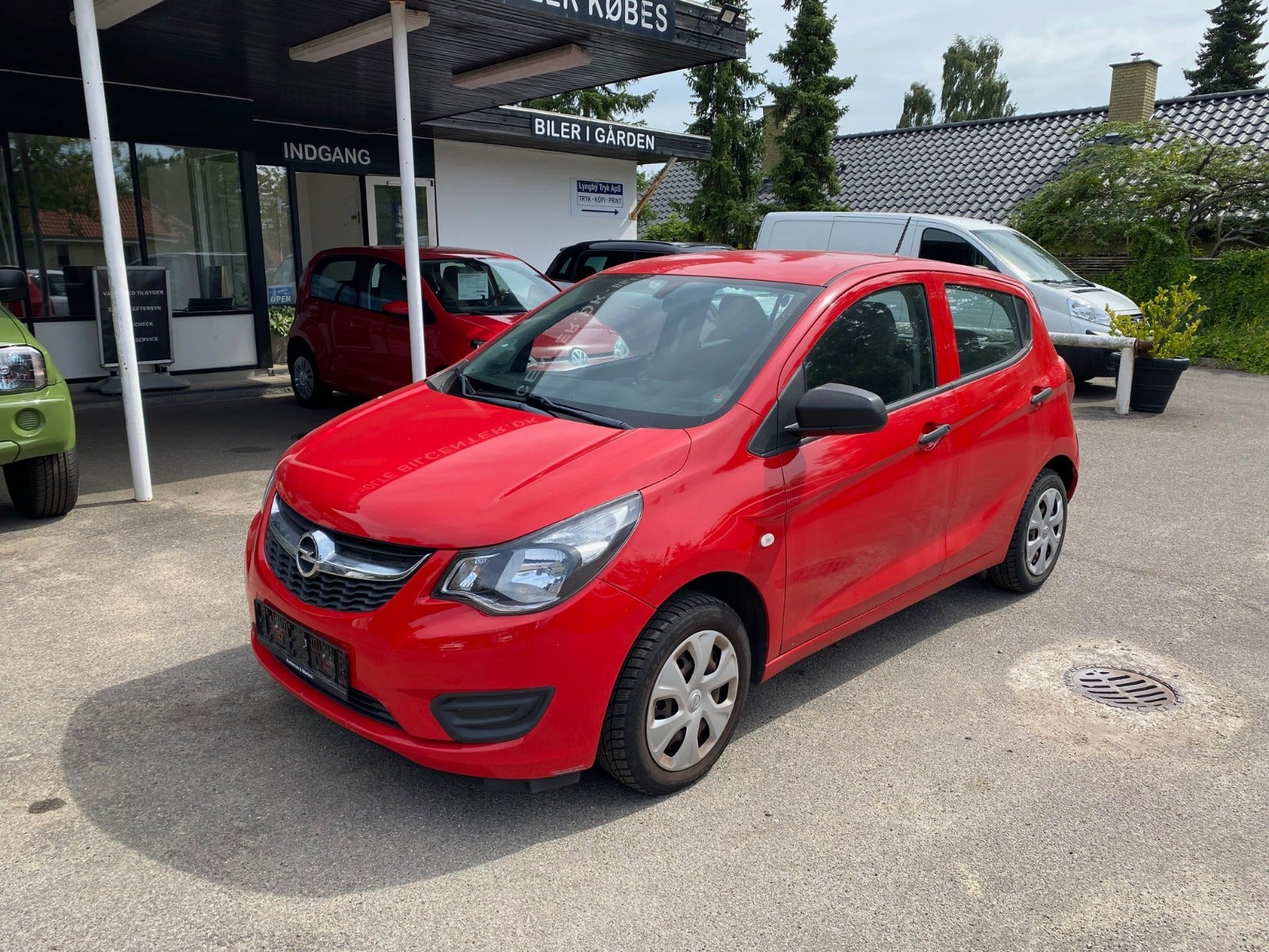 Rød Opel Karl fra 2016