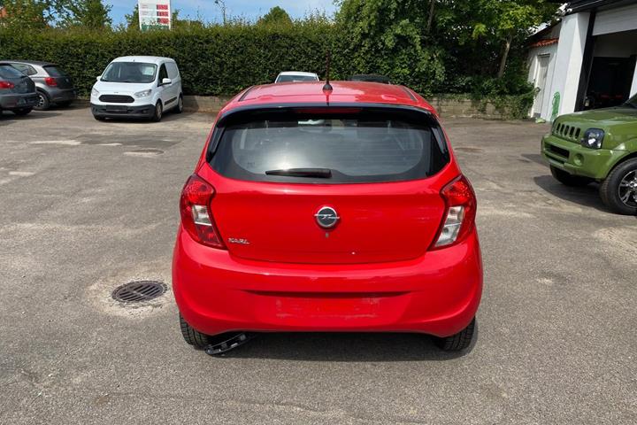 Rød Opel Karl fra 2016