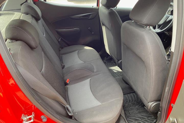 Rød Opel Karl fra 2016