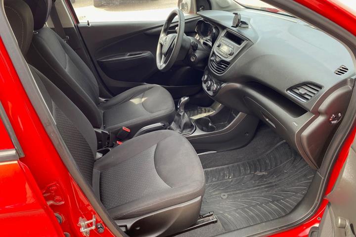 Rød Opel Karl fra 2016
