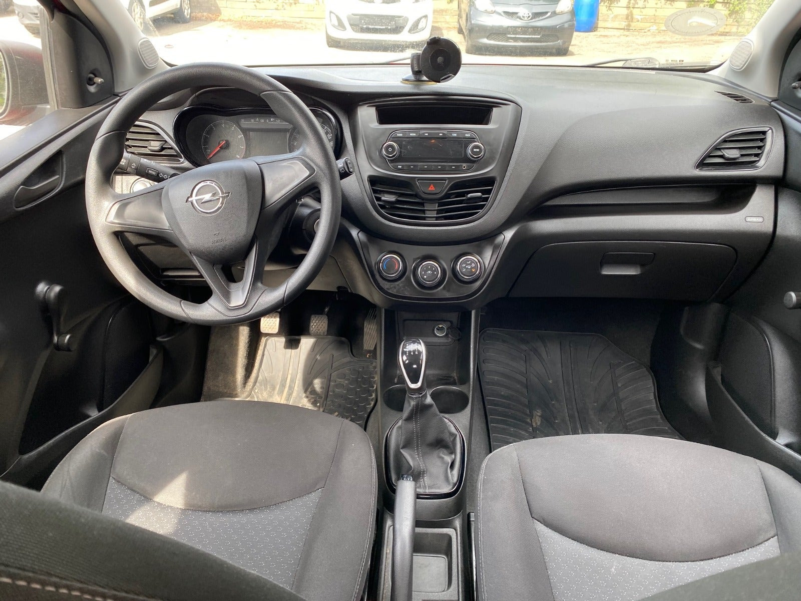 Rød Opel Karl fra 2016