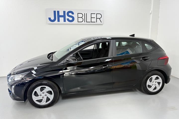 Grå Hyundai i20 fra 2024