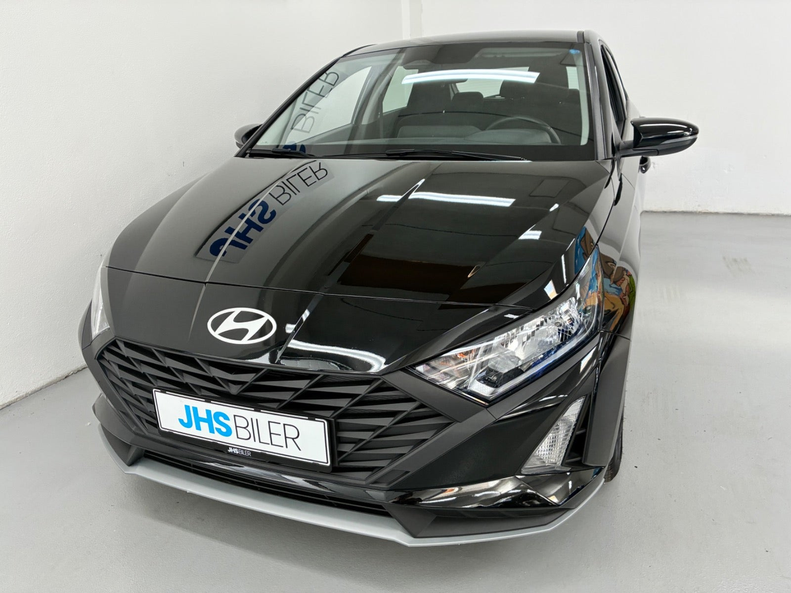 Grå Hyundai i20 fra 2024
