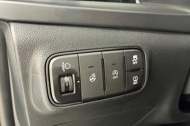 Grå Hyundai i20 fra 2024