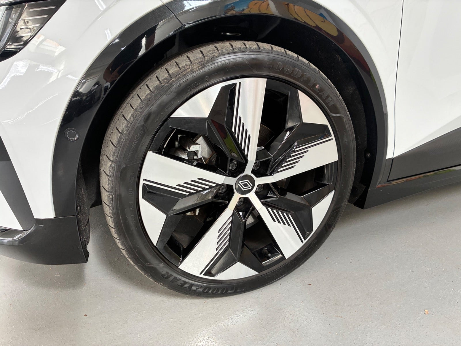 Hvid Renault Megane E-Tech fra 2024
