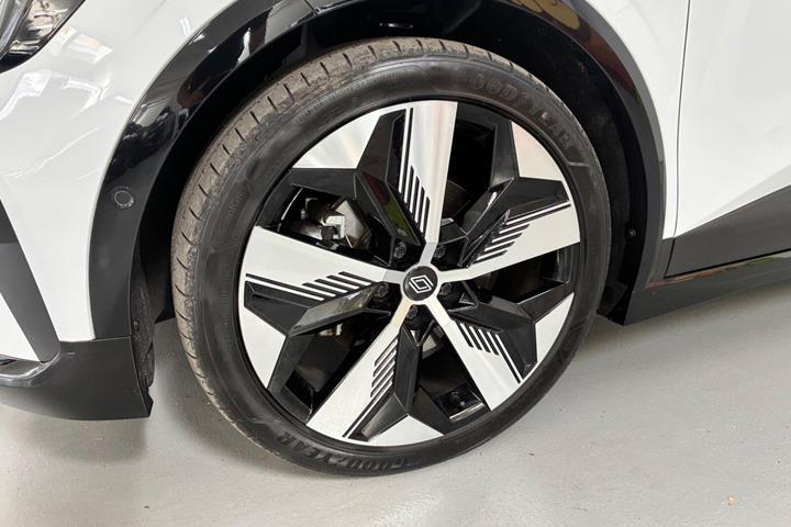 Hvid Renault Megane E-Tech fra 2024