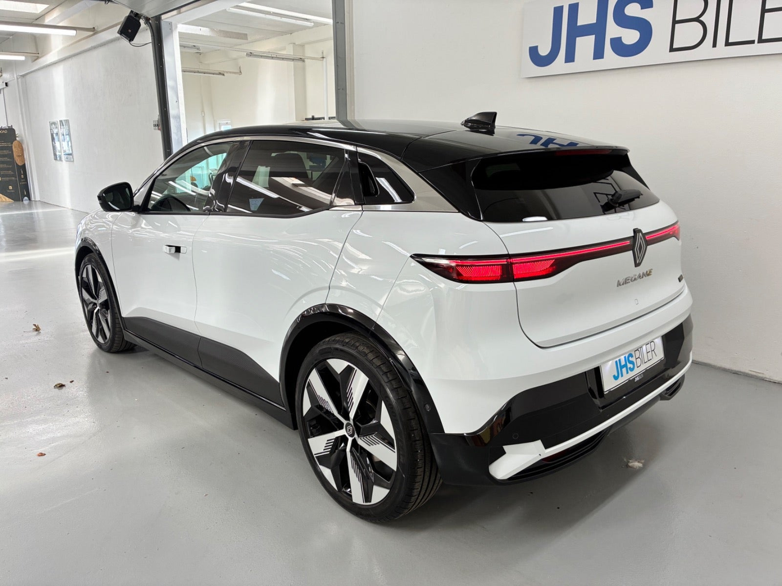 Hvid Renault Megane E-Tech fra 2024