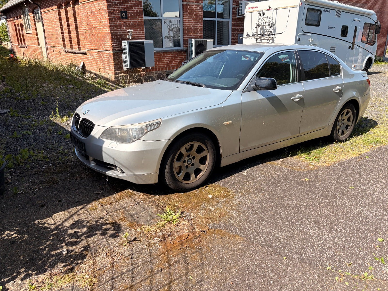 Sølv BMW 525i fra 2007