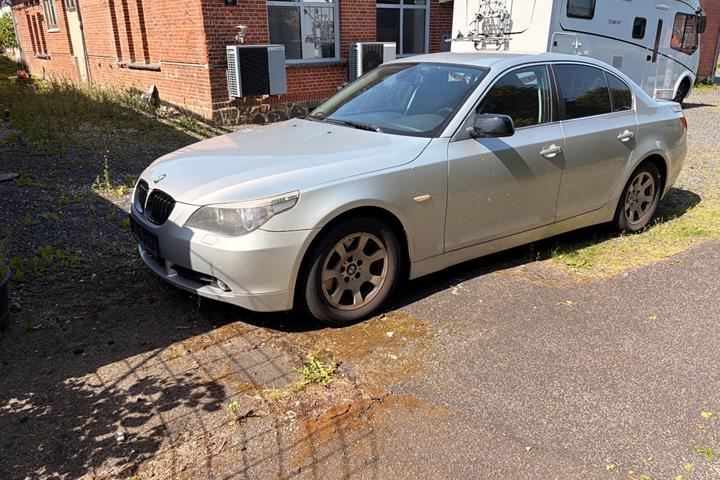Sølv BMW 525i fra 2007