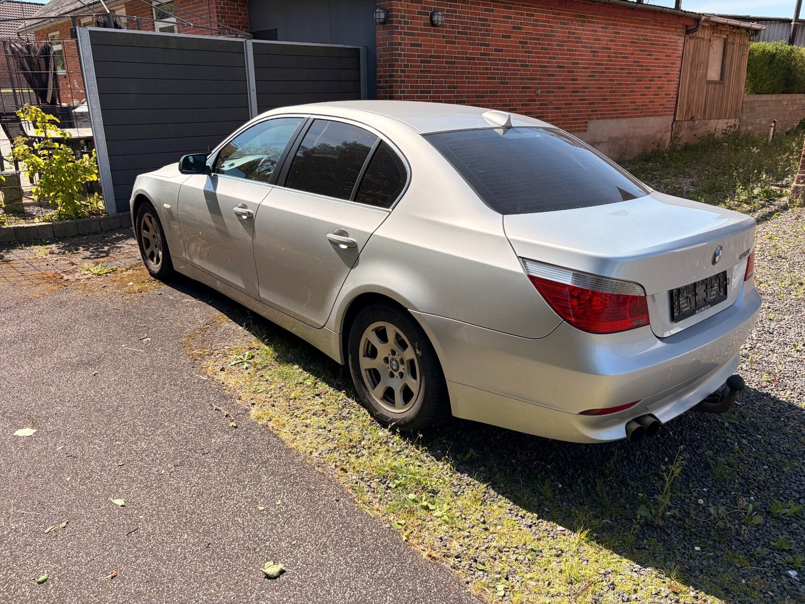 Sølv BMW 525i fra 2007