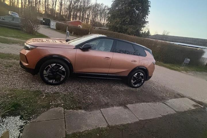 Brun Opel Grandland-e fra 2024