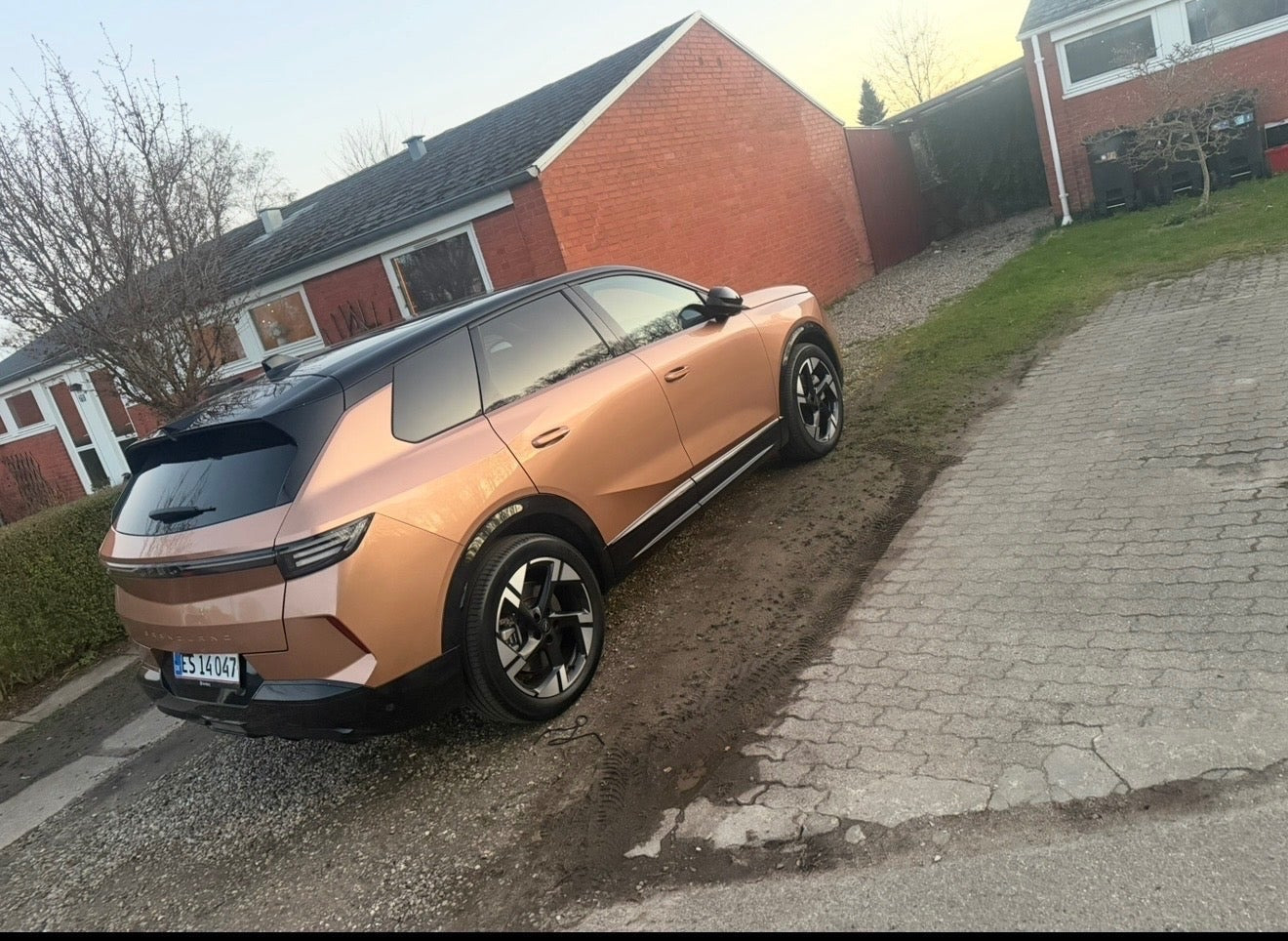 Brun Opel Grandland-e fra 2024
