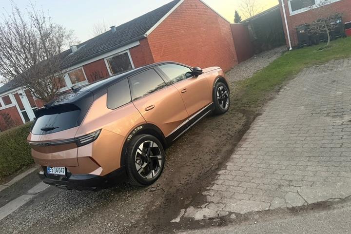 Brun Opel Grandland-e fra 2024