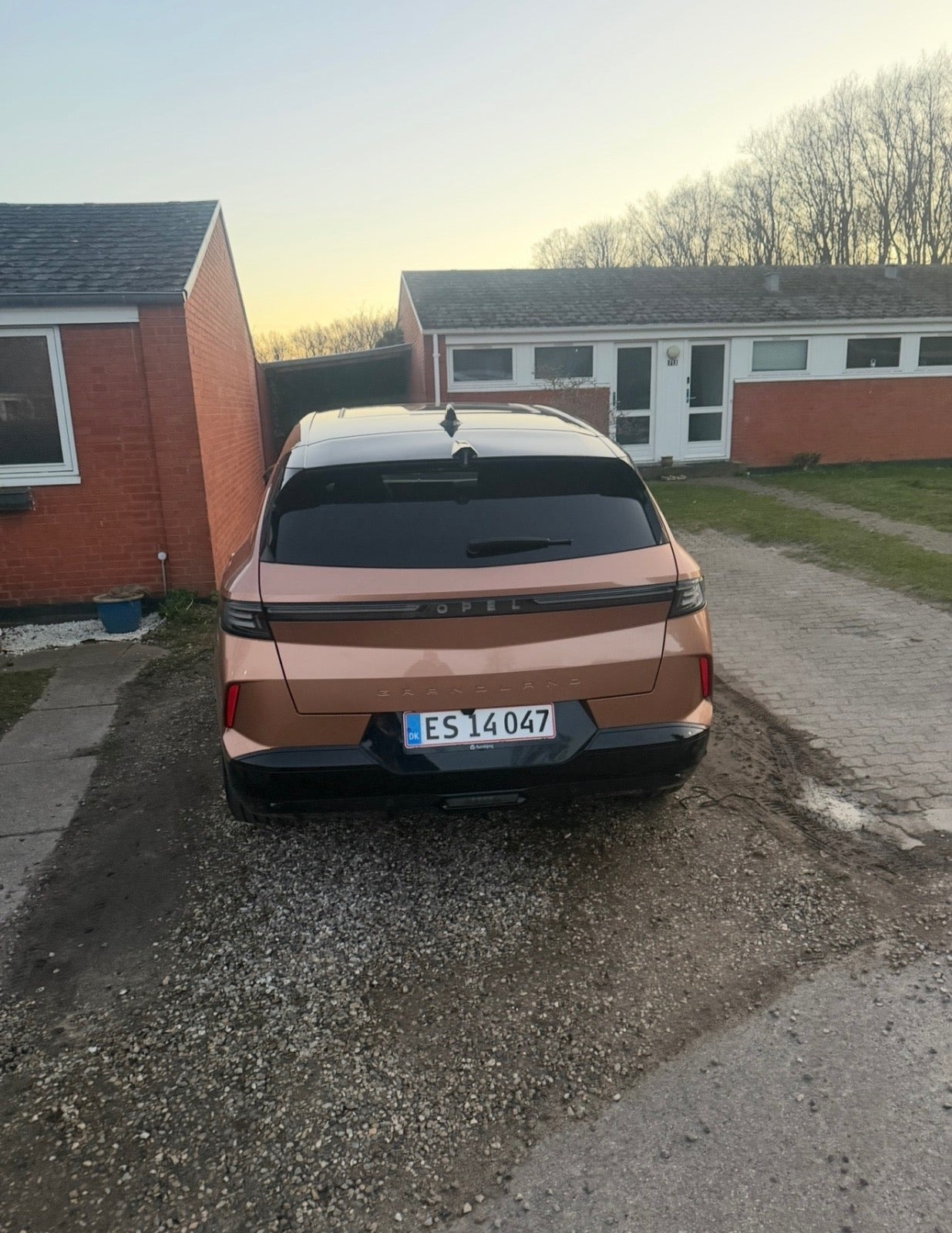 Brun Opel Grandland-e fra 2024