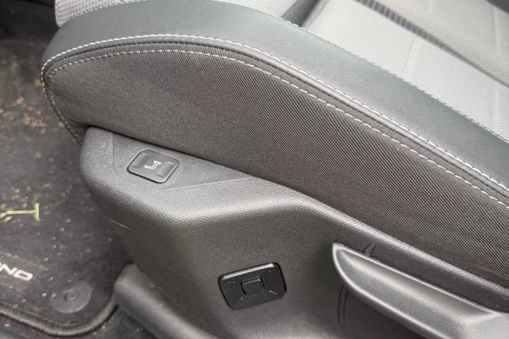 Brun Opel Grandland-e fra 2024