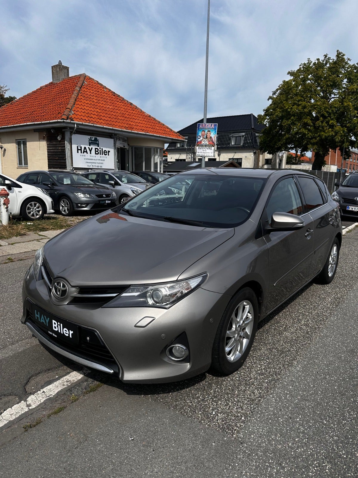 Brun Toyota Auris fra 2012