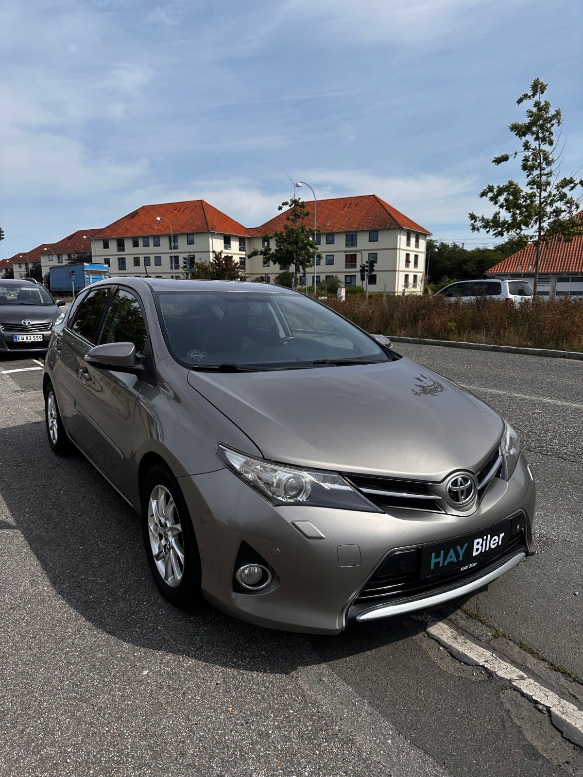 Brun Toyota Auris fra 2012