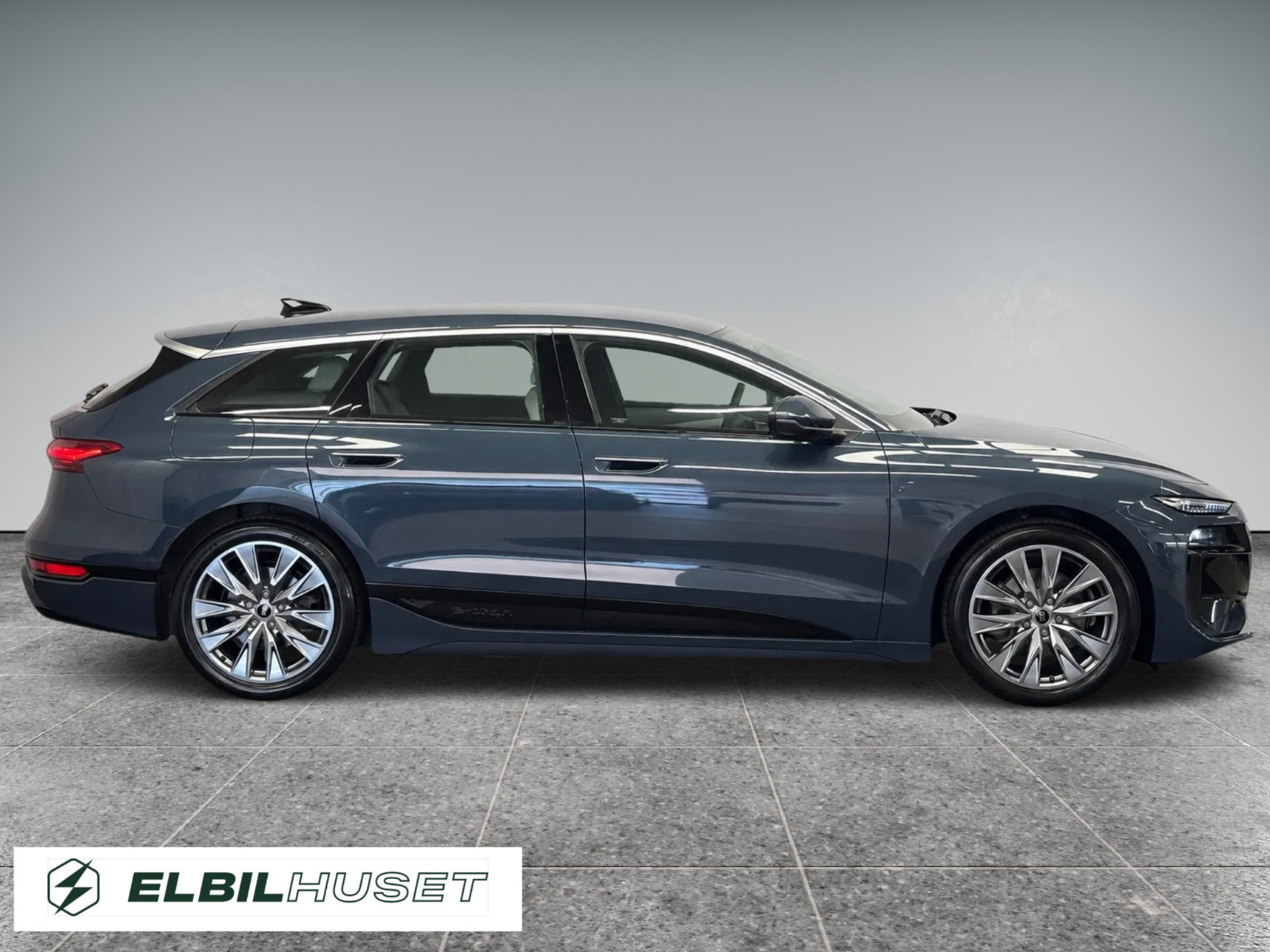 Blå Audi A6 e-tron fra 2025