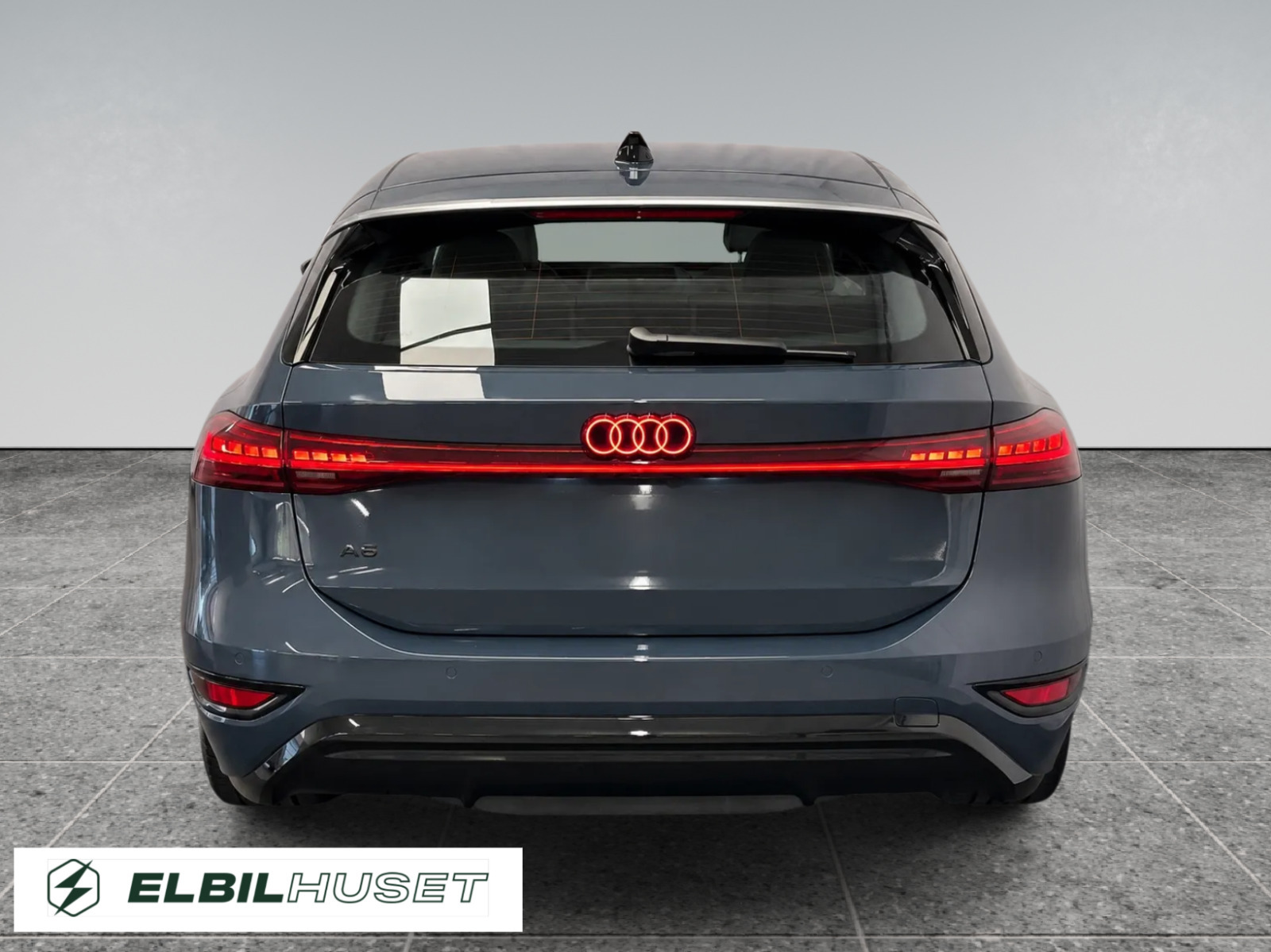 Blå Audi A6 e-tron fra 2025